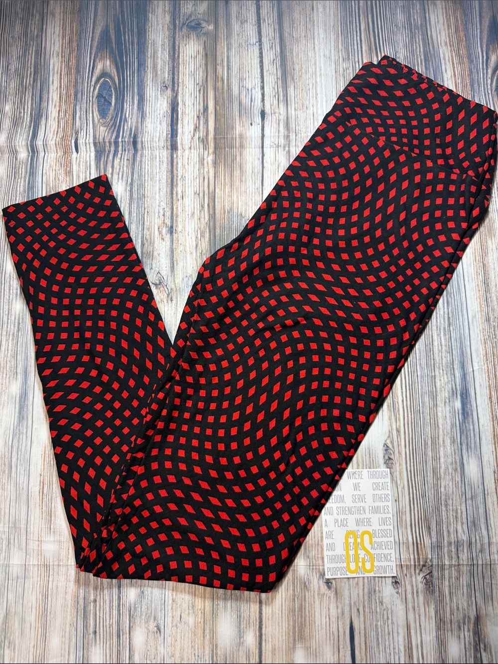LuLaRoe Black & Red Patterned Leggings so soft